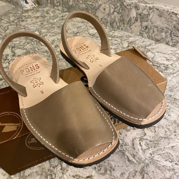 Womens sandals - Picture 3 of 4